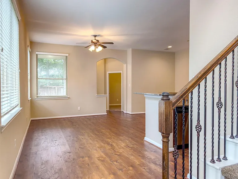 26 Cheswood Manor Dr — Photo 5