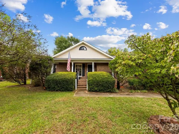 10520 Misty Ridge Ln, Charlotte, NC 28277