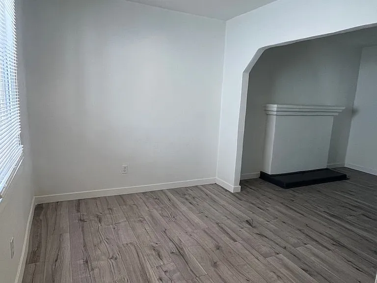 4332-4336 Lockwood Ave — Photo 5