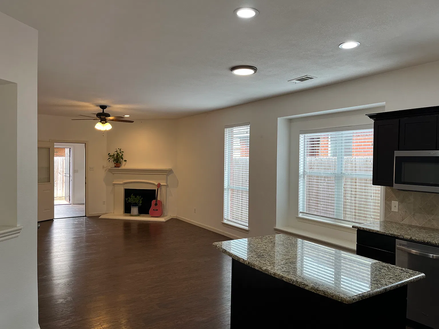 4 bed, 1802 sqft, $2,100 — Photo 4