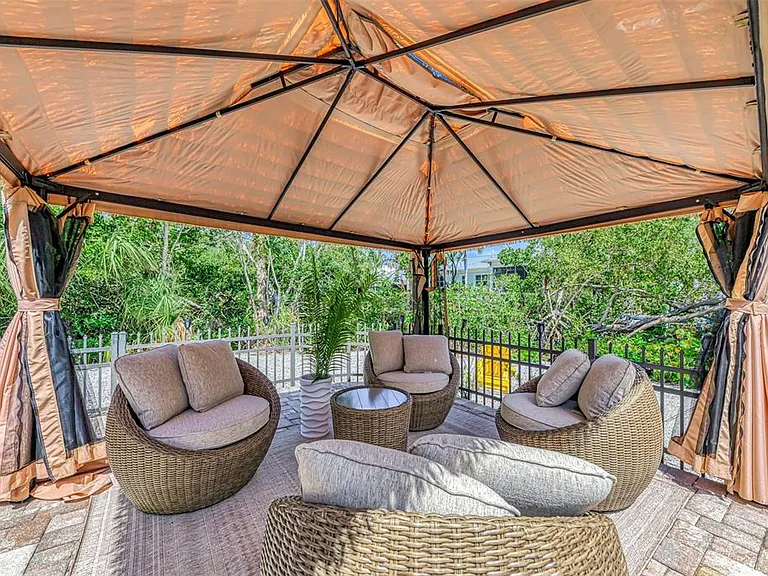 307 Avenida De Paradisio — Photo 44