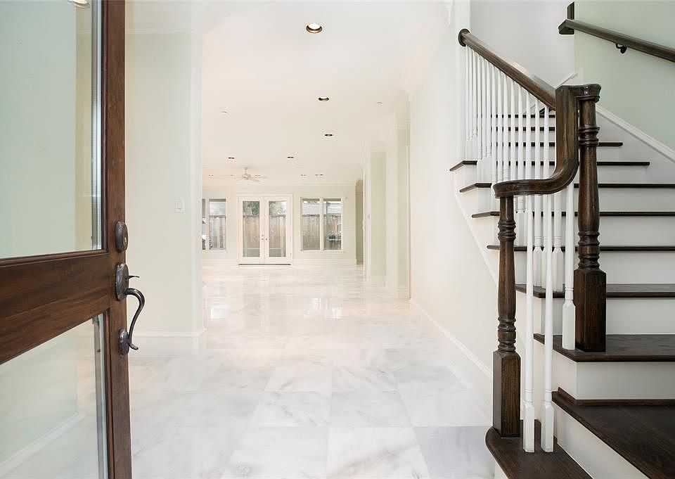 1st image of 32 N Creekside Ct