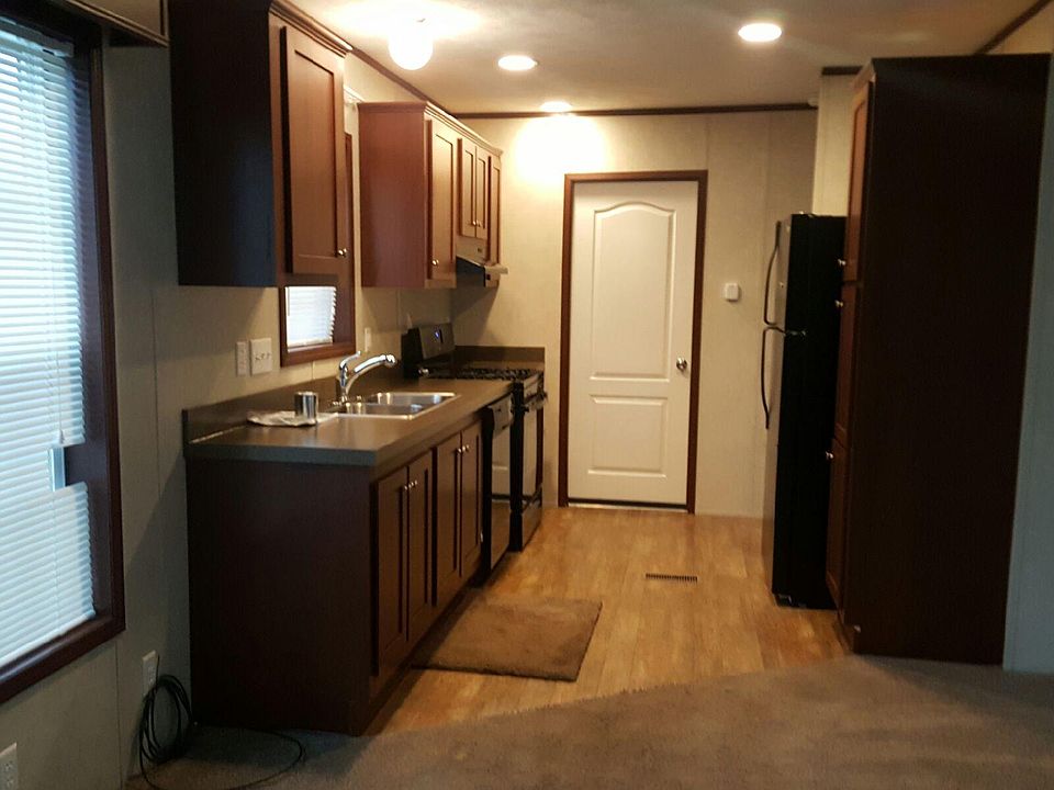 1st image of 28 Aspen Dr