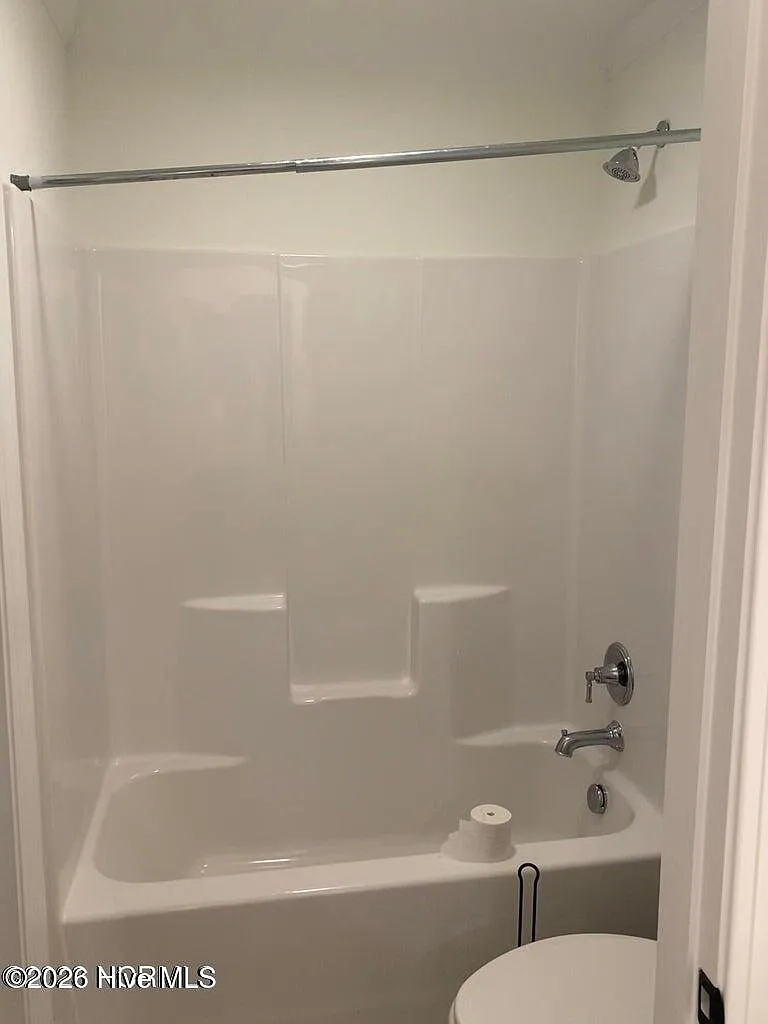 4 bed, 3.0 bath, 2825 sqft, $2,750 — Photo 3