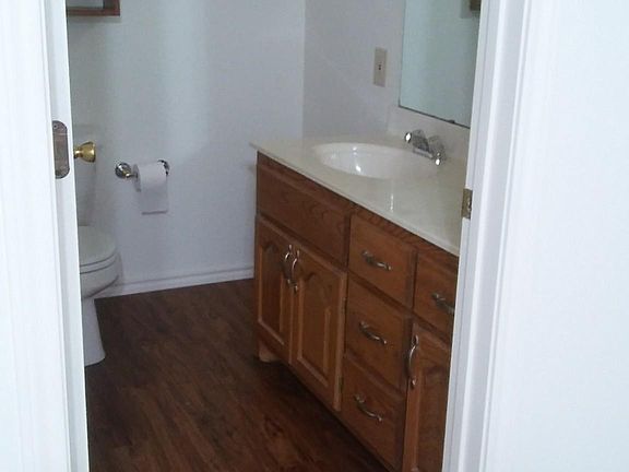 2nd image of 955 Willowcrest Dr