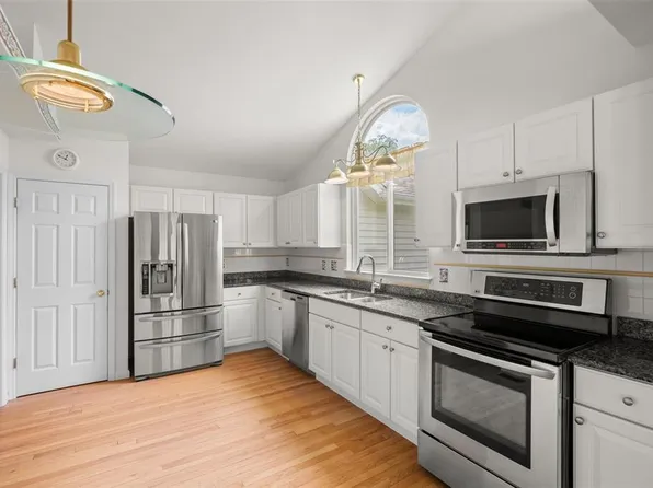 748 Emerald Oaks Ct, Eureka, MO 63025