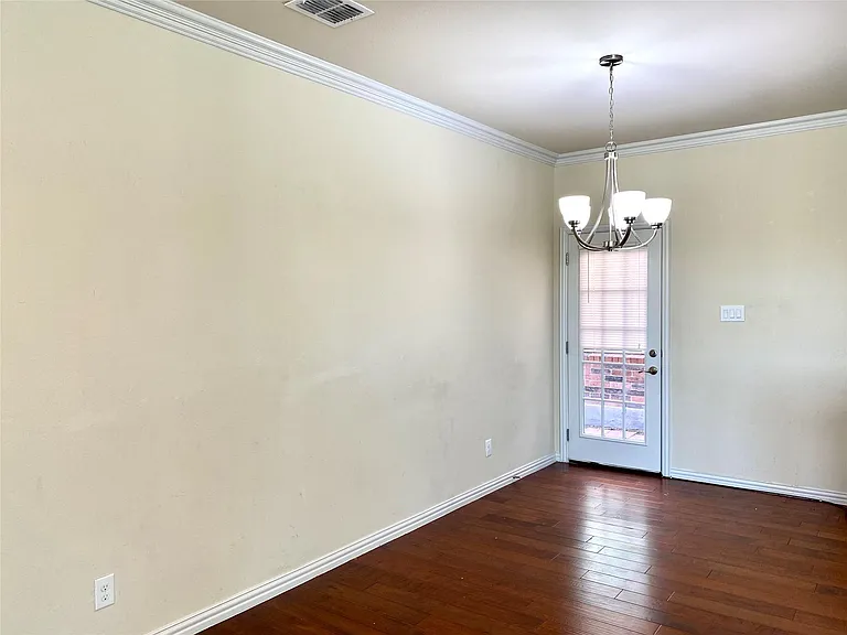 621 Fleming St — Photo 9