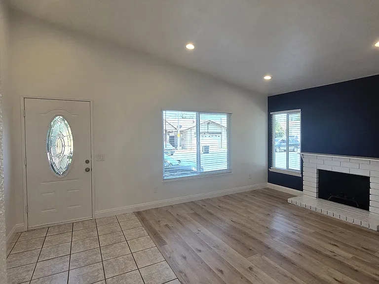 4205 Noyer Ln — Photo 2