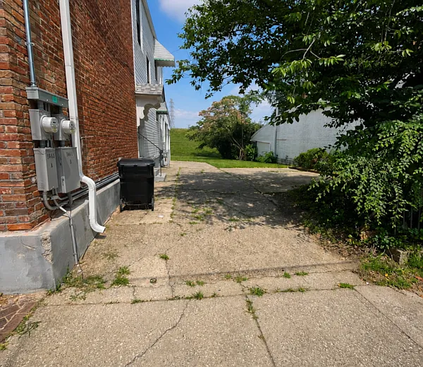 1661 Story Ave — Photo 2