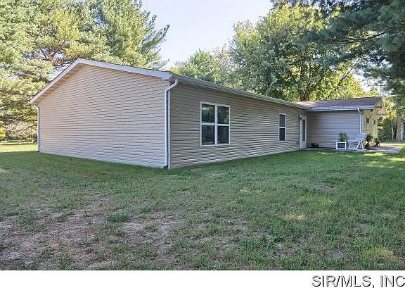 3rd image of 71 Thomas Ln