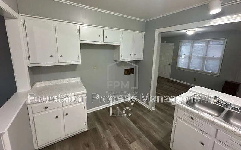 3 bed, 1.5 bath, 1485 sqft, $1,650 — Photo 3