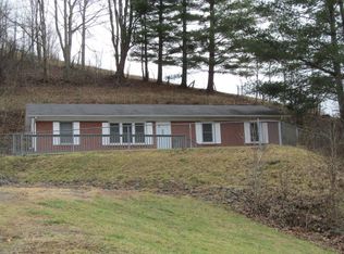 160 Church Rd, Burnsville, NC 28714