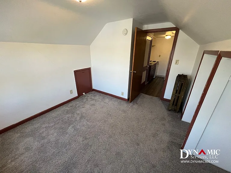 502 S Duluth Ave | Tenant Pays Electric Only — Photo 12