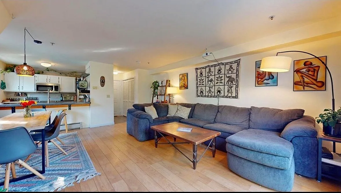 2 bed, 1000 sqft, $1,300 — Photo 4
