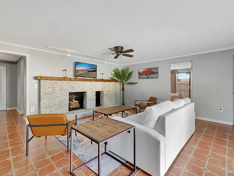 3866 Allenwood St — Photo 32