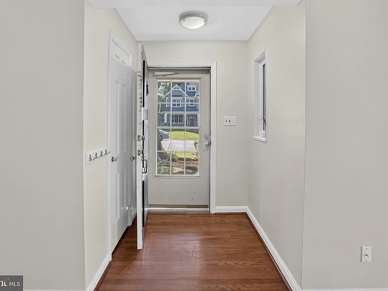 7803 Marbury Rd — Photo 5