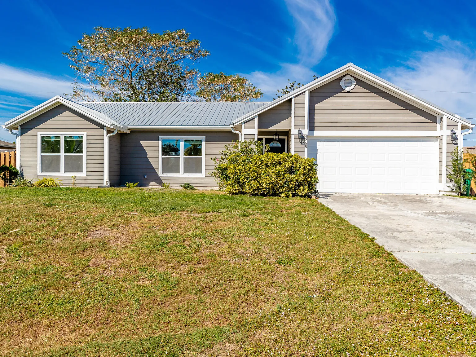 4 bed, 2.0 bath, 1734 sqft, $2,995 — Photo 1