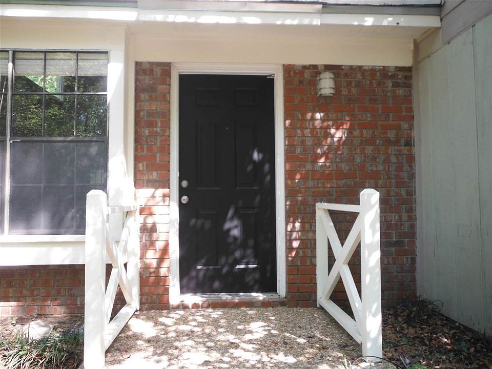 1st image of 137 Whetherbine Way W