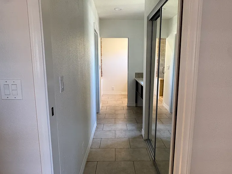 5766 Newcastle Ave — Photo 33