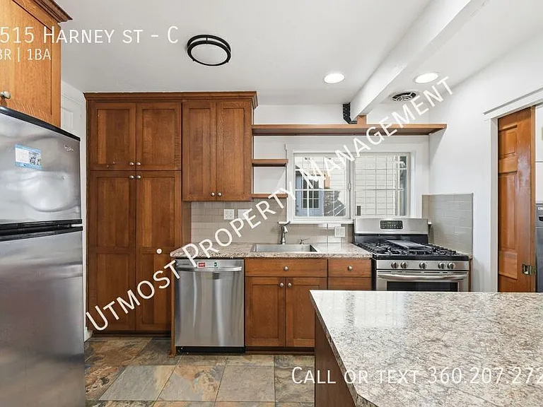 2515 Harney St #C — Photo 2