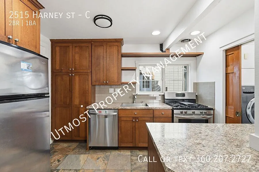 Building Photo - 2515 Harney St #C