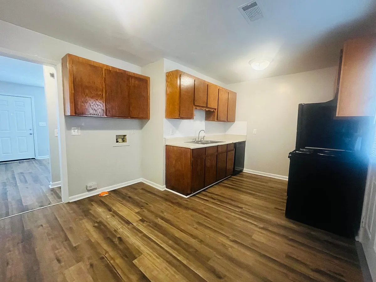Building Photo - 406 Russell Pkwy #11