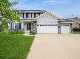 7213 Rolling Ridge Dr SW, Cedar Rapids, IA 52404