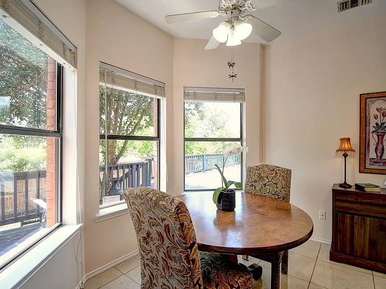 719 Oak Hollow Dr — Photo 16