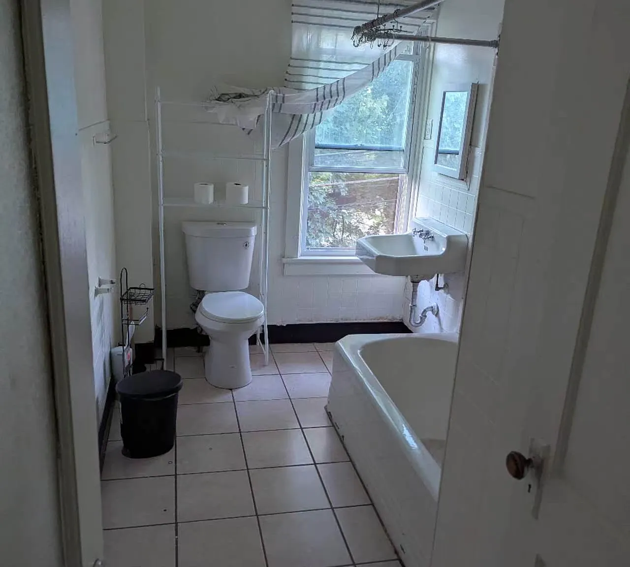 3 bed, $1,600 — Photo 3