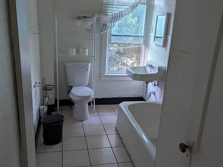 1174 Railroad St — Photo 3