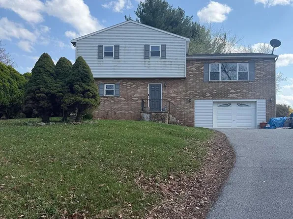 100 Hemlock Ln, Etters, PA 17319