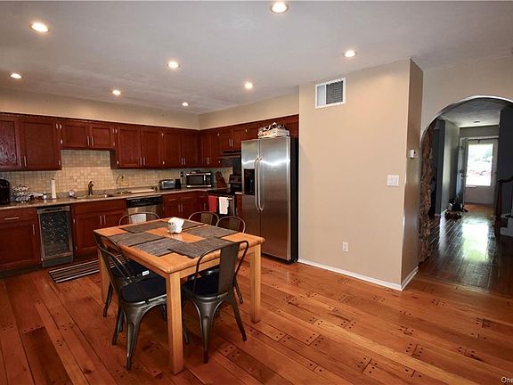 3rd image of 166 Somerset Dr #166