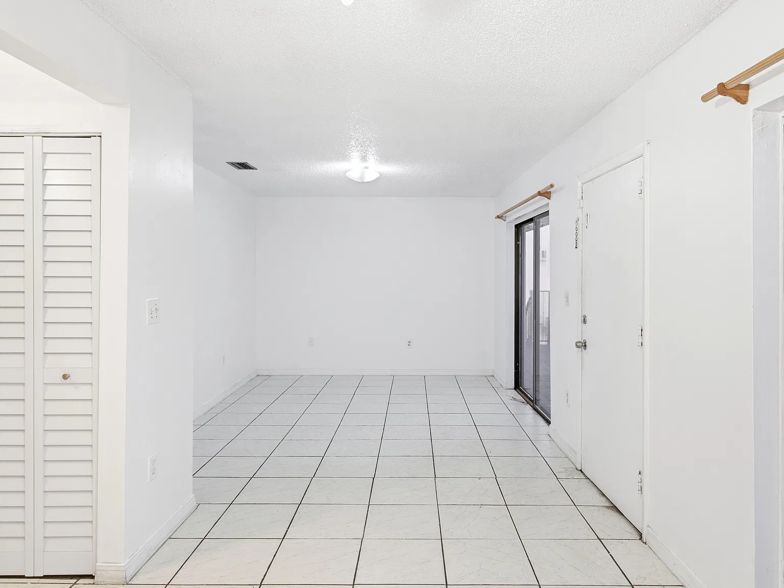 2 bed, 750 sqft, $1,900 — Photo 1