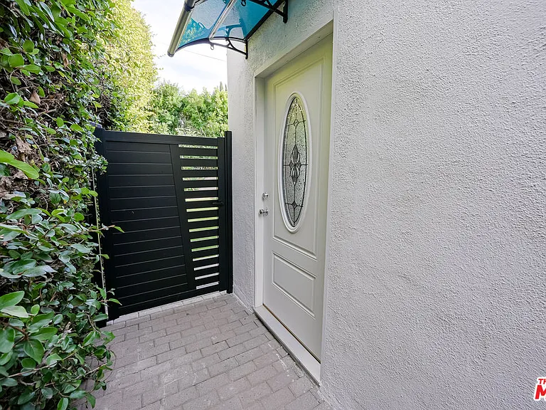 4424 Noble Ave — Photo 9