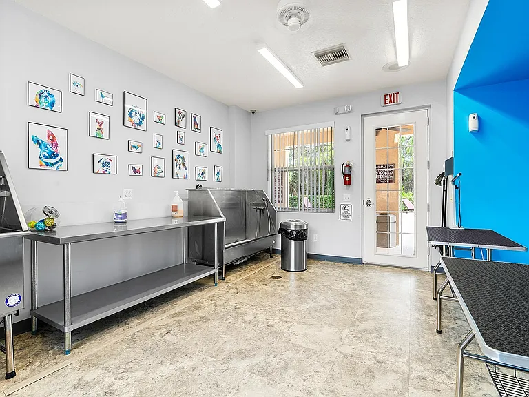 Bella Vista Apartments — Photo 40