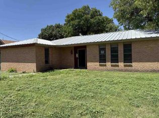 417 N Main St, Winters, TX 79567