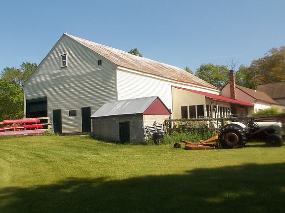side view barn & screen room