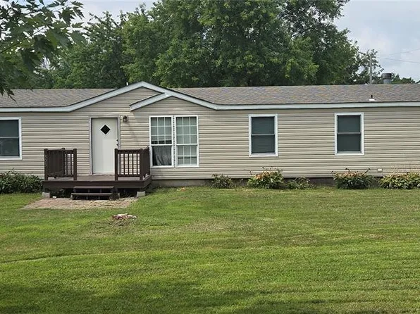 305 N 4th St, New Florence, MO 63363