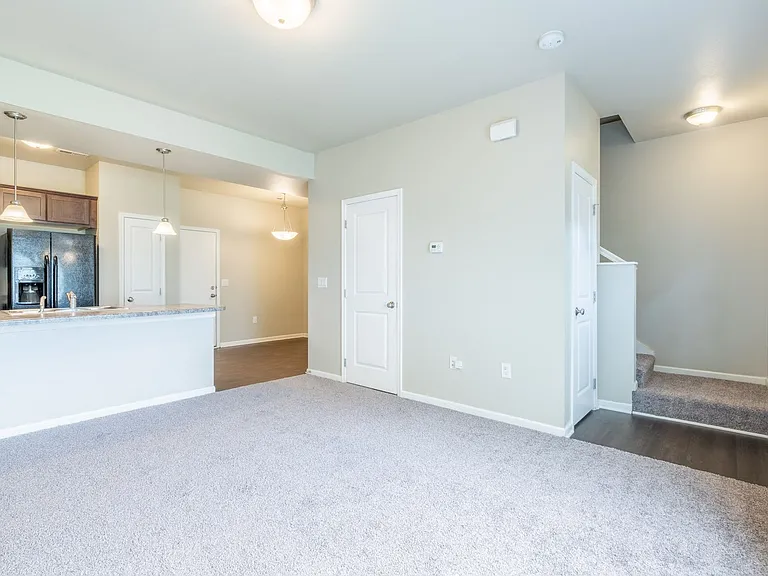 6909 Daniel Defoe Dr — Photo 33
