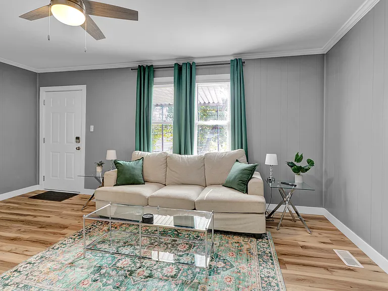 1709 Clay St — Photo 4