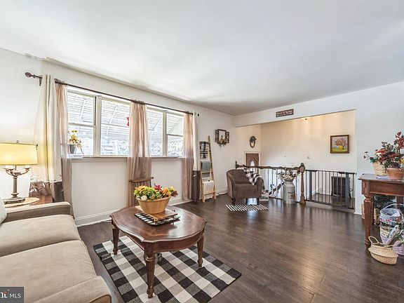 3rd image of 4131 Longshore Ave