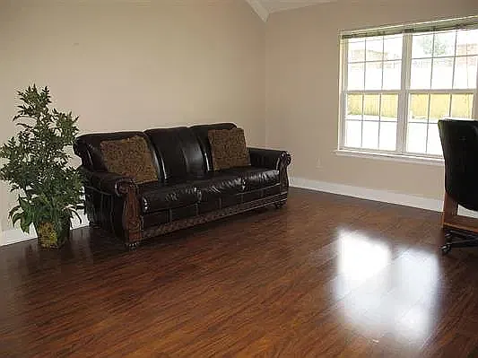 3 bed, 2216 sqft, $1,800 — Photo 4