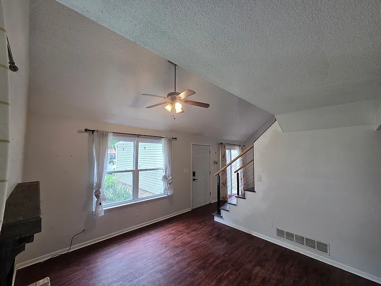 321 Northwood Ln — Photo 6
