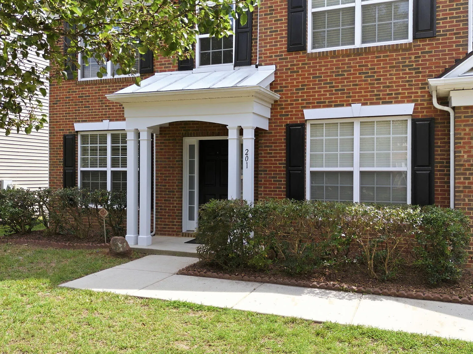 4 bed, 2.5 bath, 2550 sqft, $2,795 — Photo 4