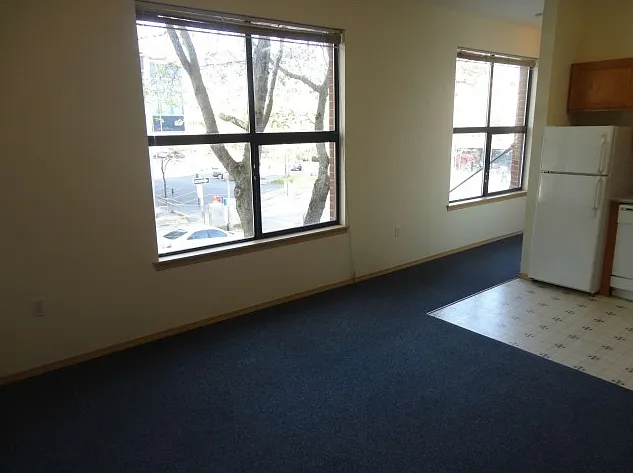 550 sf 550 sf