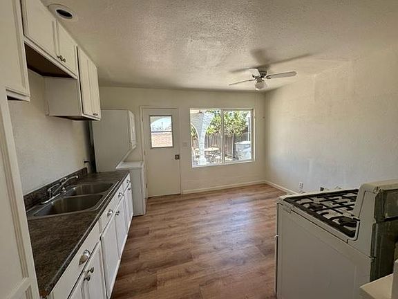 5th image of 15593 Ethel St