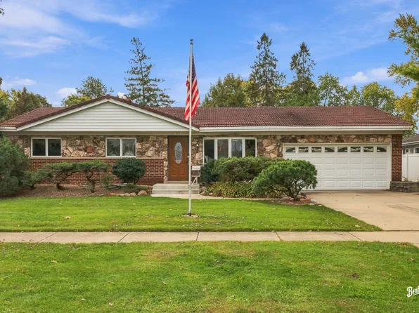 295 Anderson Ter, Des Plaines, IL 60016