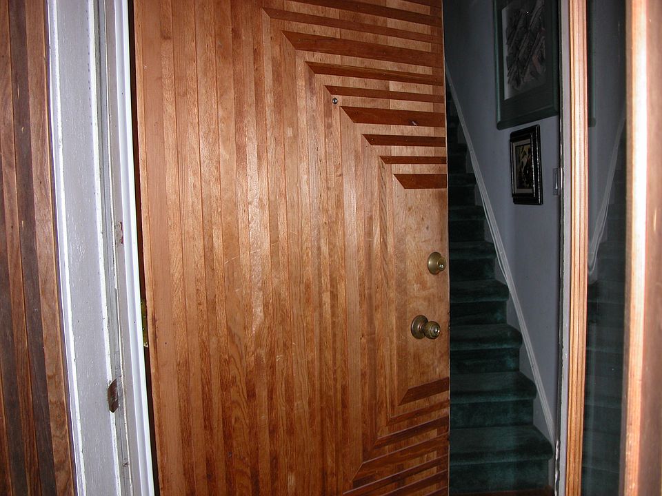 2nd image of 605 Shipley Ln