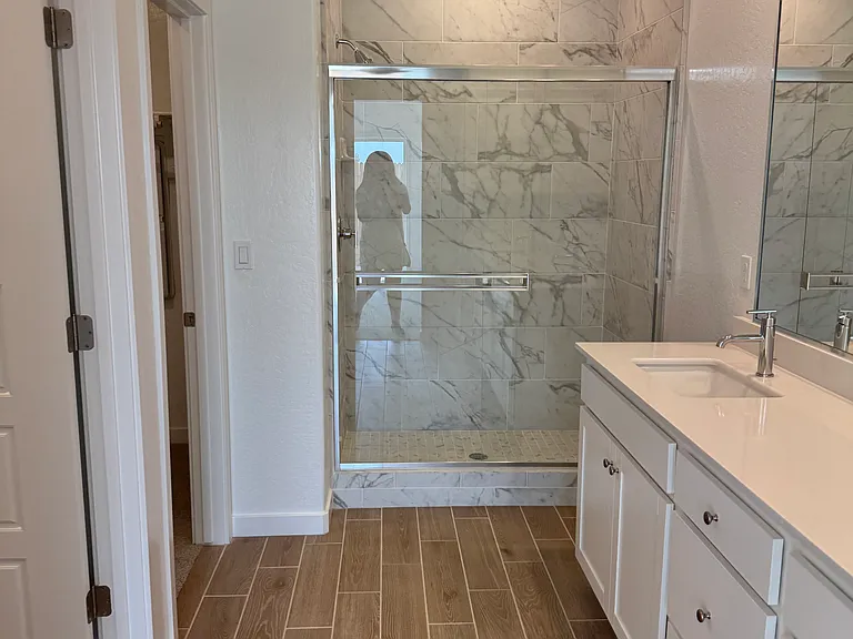 4489 N Phoenix Ave — Photo 11