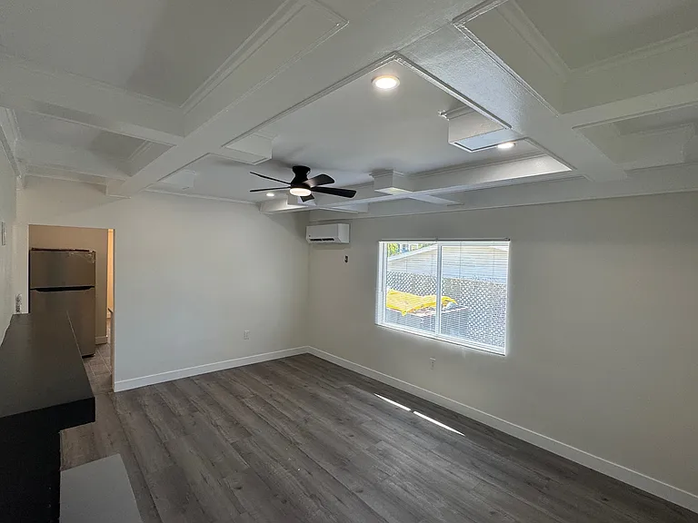 243 N Park View St #243 — Photo 7